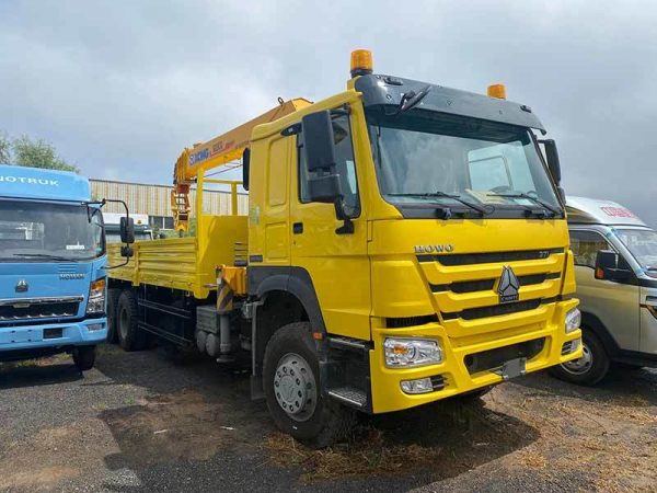 Sinotruk Howo Truck With Crane