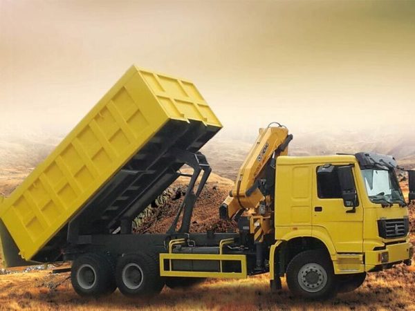 Howo Dump Truck With 3-5Ton Crane