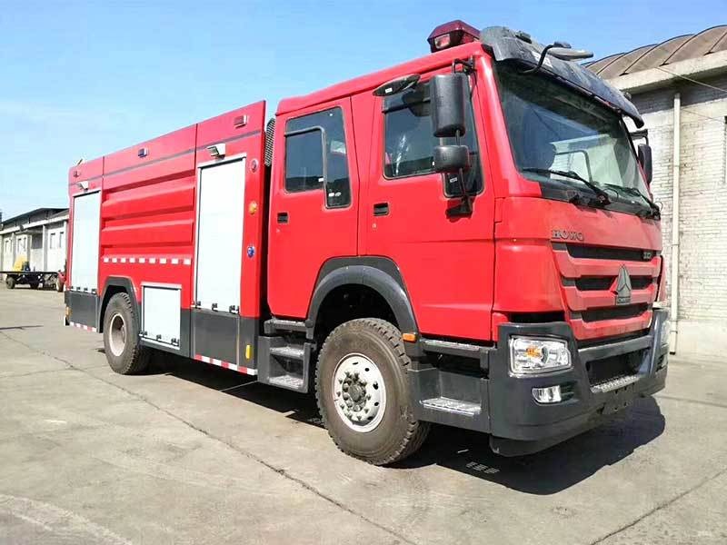 Foam And Water Tank Fire Fighting Truck