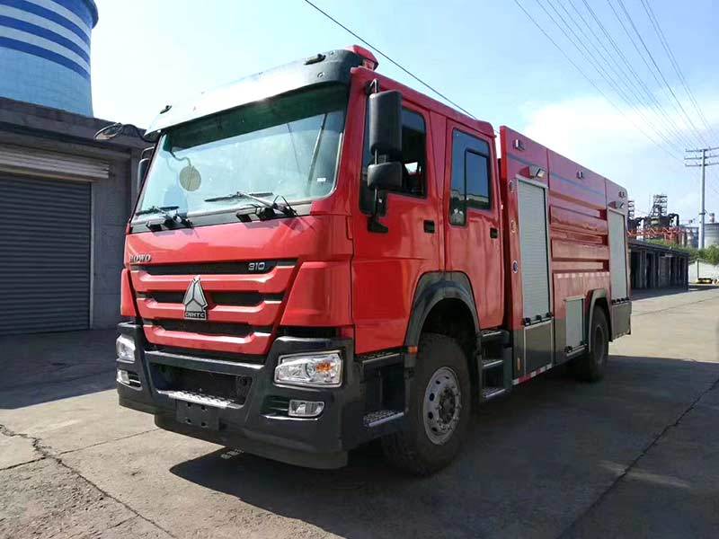 Foam And Water Tank Fire Fighting Truck