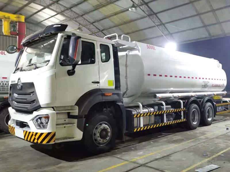 Sinotruk Howo N7 E7 6X4 25M3 Fuel Tank Truck