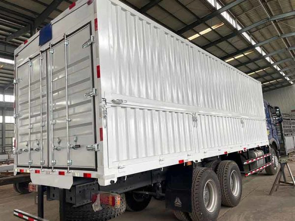 Howo T7H 6X4 Cargo Truck