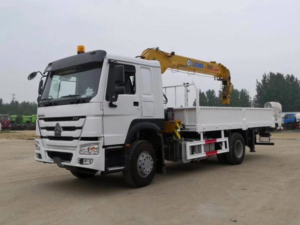 Sinotruk Howo Truck With Crane